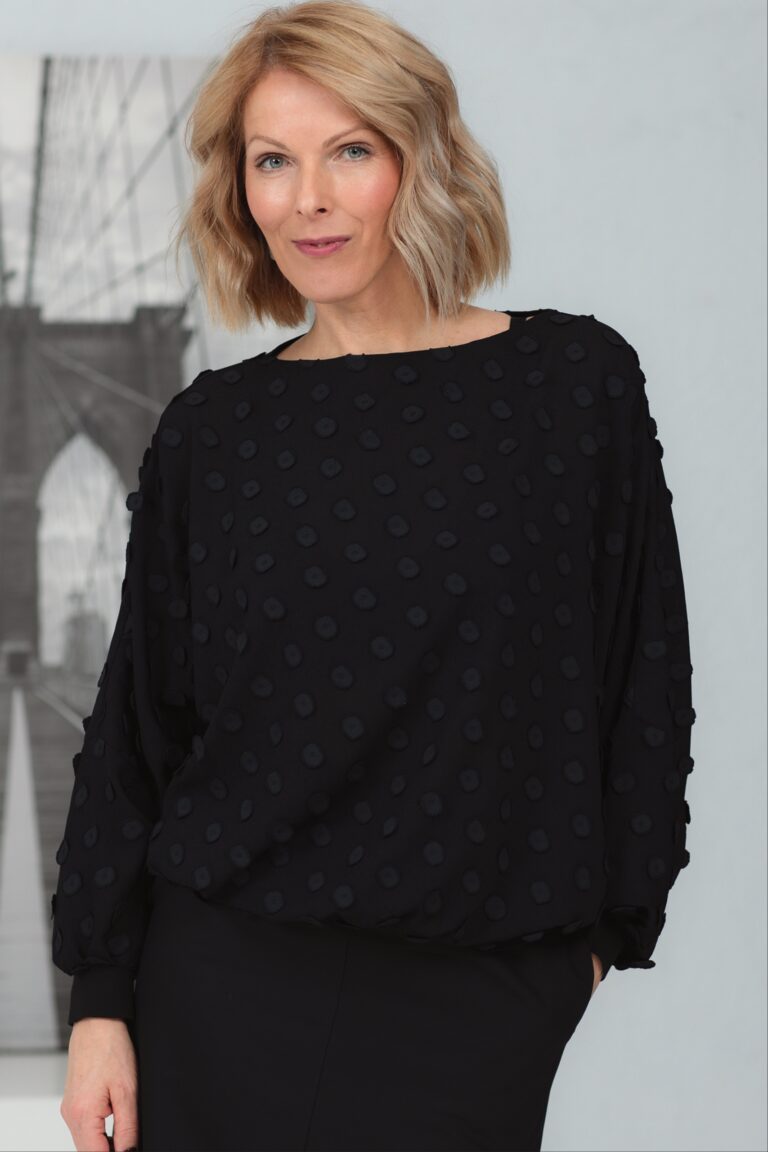 Textured patterned blouse with wide cut Kuma