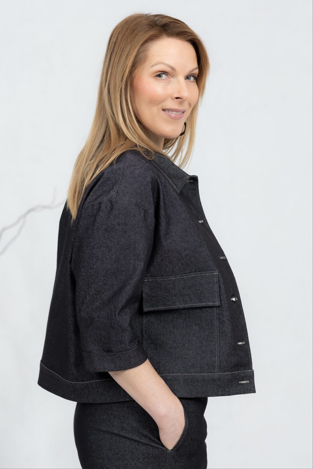 Kontrastsete tepingutega oversized teksajakk Tomo