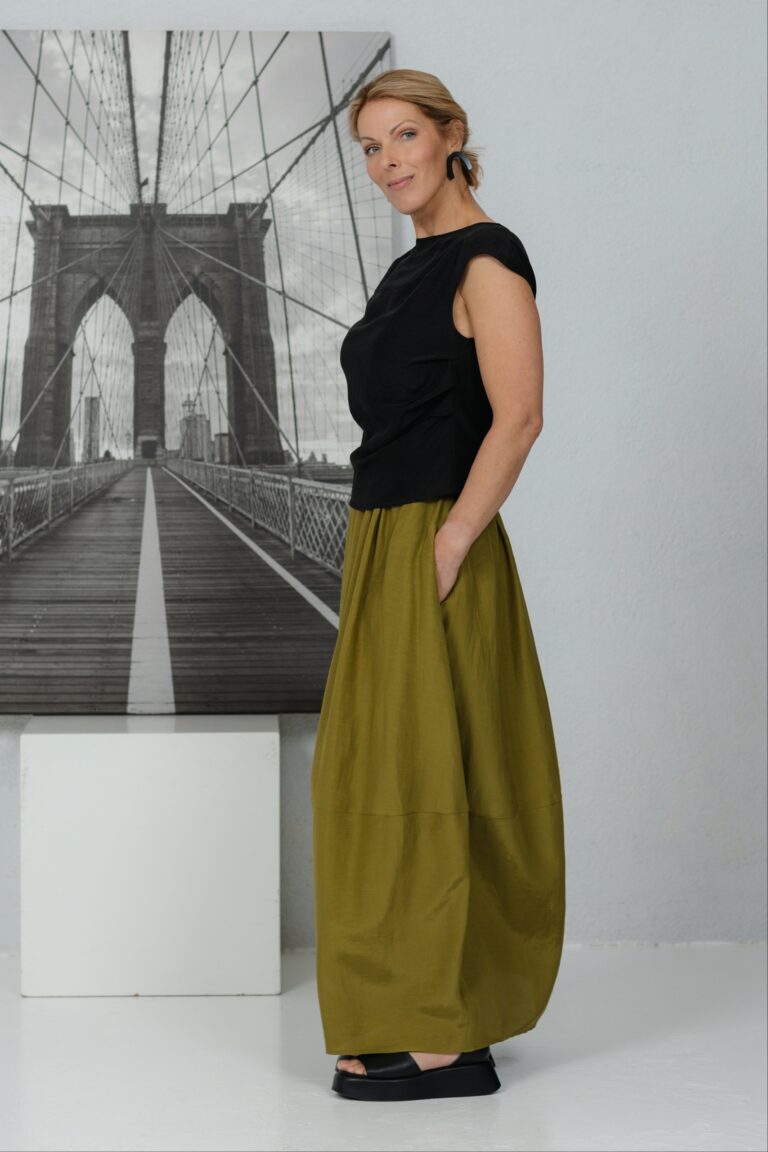 Kuru, balloon-cut maxi skirt , olive - Image 7