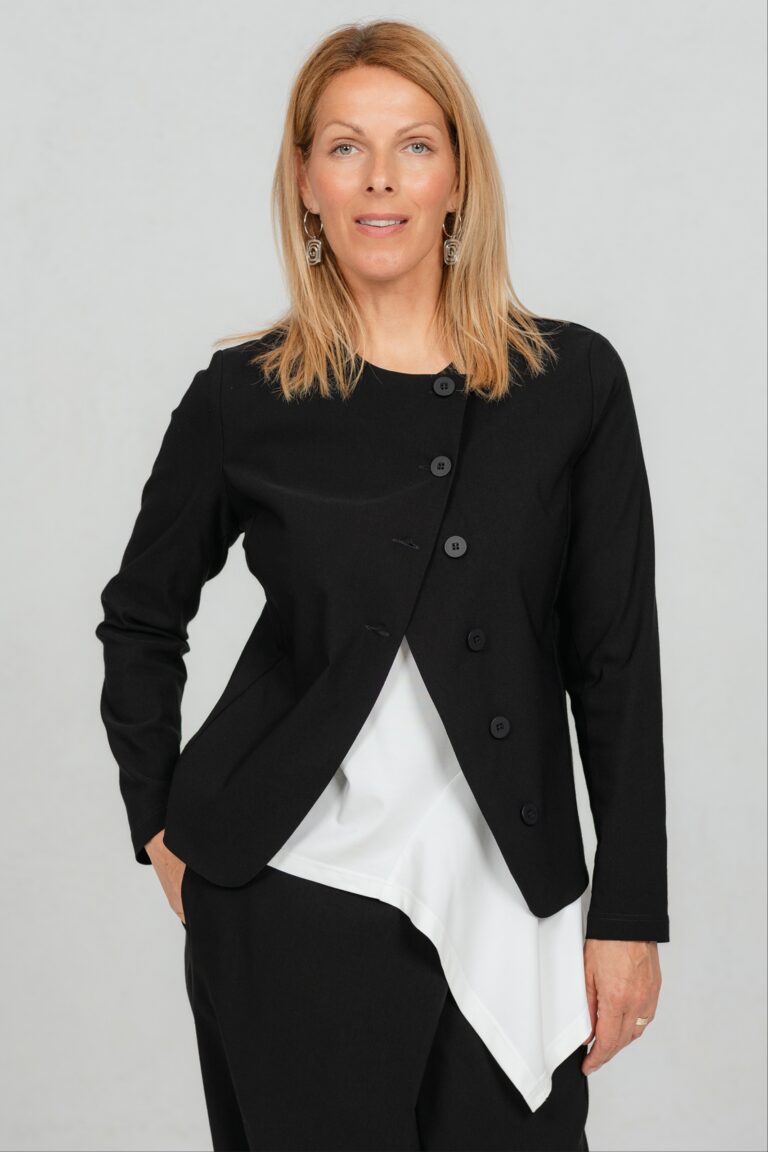 Black jacket with diagonal closure Fukumu