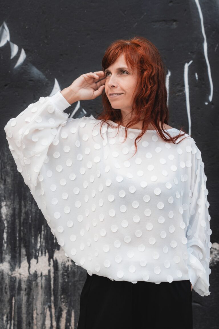 Patterned white blouse Kuma