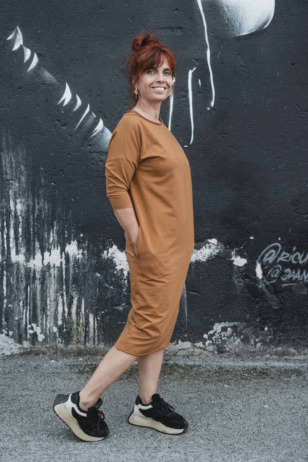 Simple caramel dress Benri