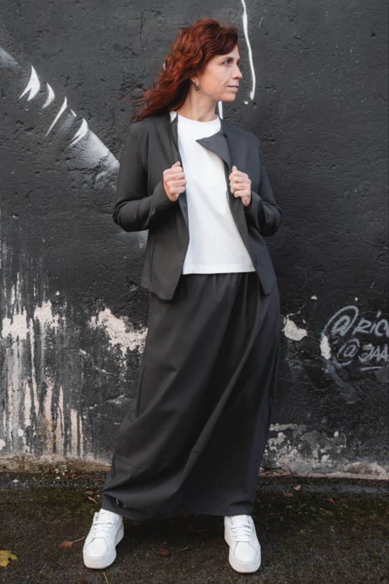Dark grey skirt MIte + asymmetric jacket Fukumu