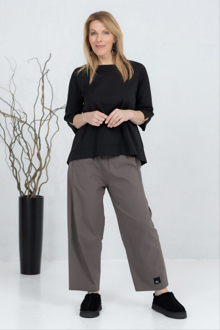 Uraban taupe pants Miru + black Anata