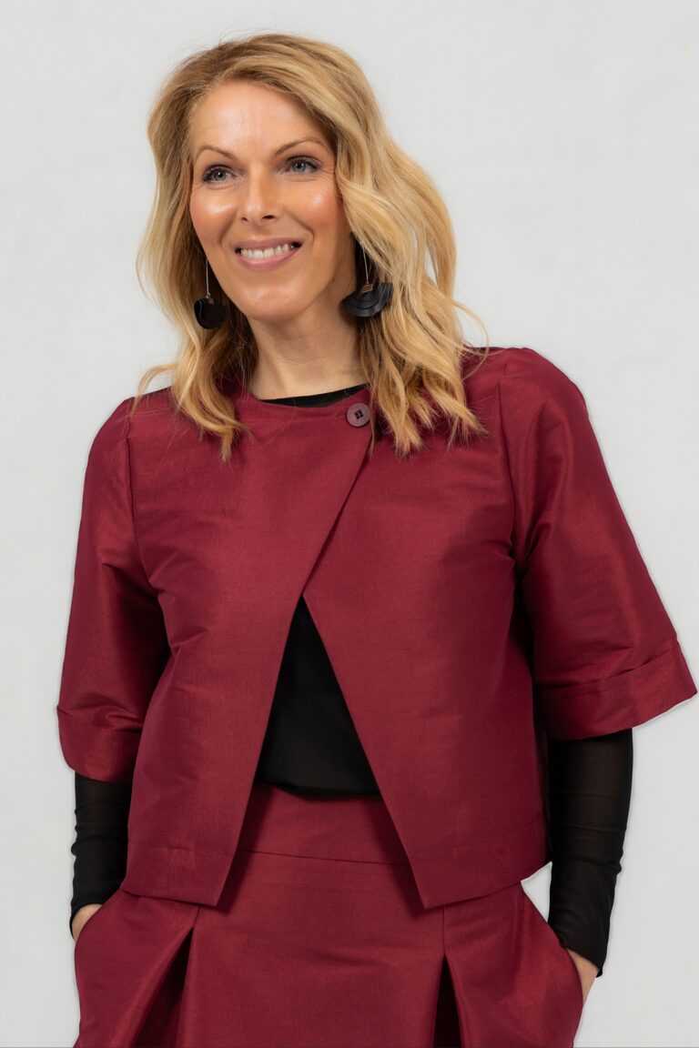 Small red taffeta jacket Toyo