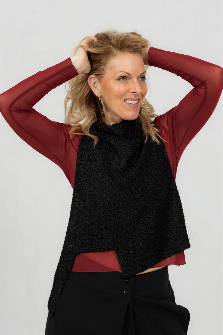 Tüllist top Emi + teddy vest Yui + baggy püksid Marui