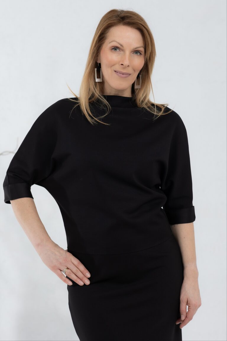 Must viskoosist pluus Kaori