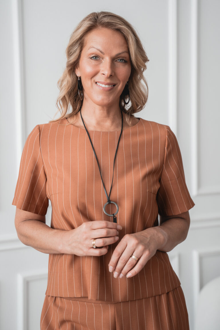 Triibuline viskoospluus Duna + Viskoosist triibulised laiad püksid Miyu