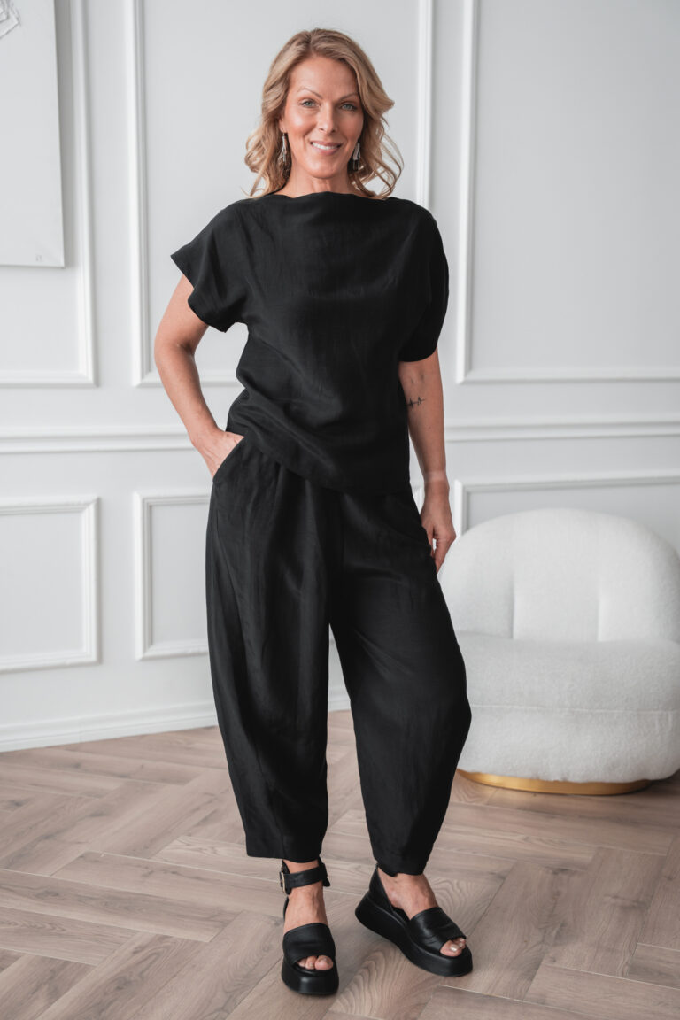 Summer lightweight black trousers Youso + Summer lightweight roomy blouse Yoko