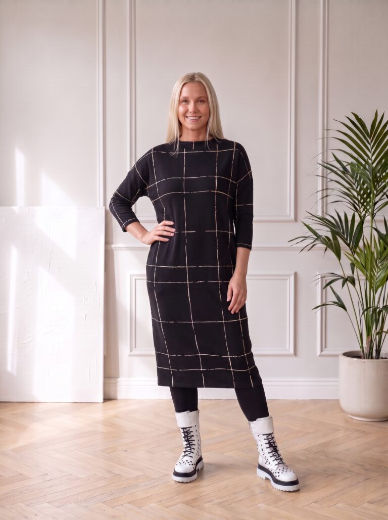 Elegant viscose dress with a black-and-white pattern by Opera Monte