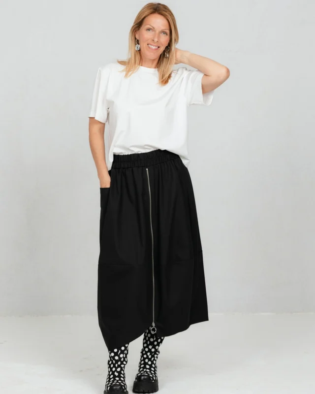 Our zip skirt Kami is back – and this time, in all sizes! 🙌🖤
Sleek, versatile, and effortlessly cool — the kind of piece that goes from weekday chic to weekend bold without missing a beat.
Available now online and at the JustMust store in Tallinn. ✨ @justmust.eu
 #wearblackeveryday #naturallyyou #effortlesselegance #boldandedgy #summerwardrobe #estoniandesign #happywithjustmust #justmustbyewi #fashionintallinn #wearblack