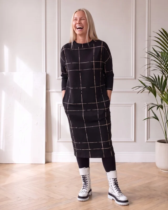 Autumn vibes with a little attitude! 🖤🍂
A relaxed fit, bold check pattern and just the right amount of personality!
Add some chunky boots and you've got the perfect effortlessly cool autumn look.
Comfort meets style – just the way we like it! 😉
 #blackandwhite #scandistyle #naturallyyou #effortlesselegance #boldandedgy #estoniandesign #justmustbyewi #fashionintallinn